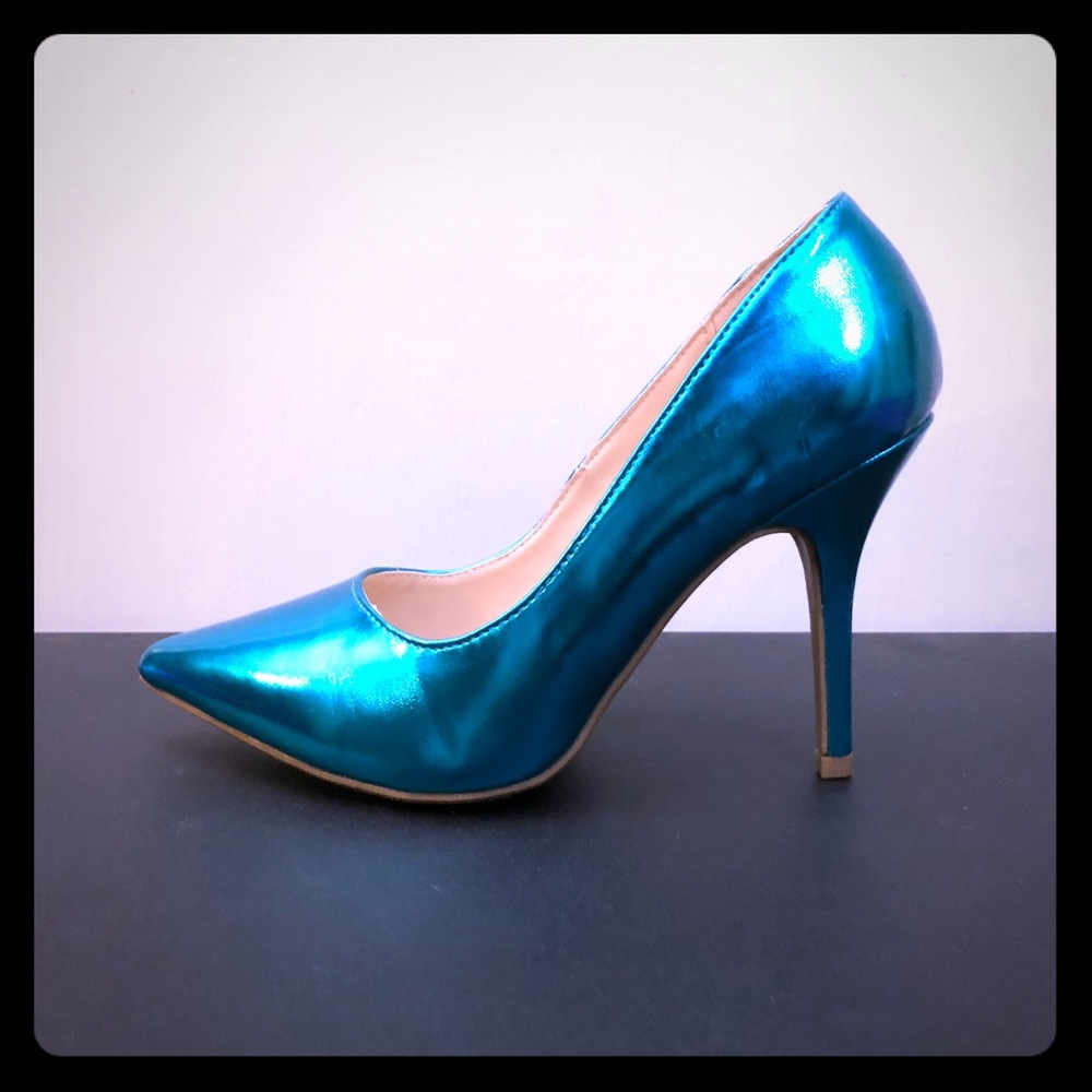 WILD DIVA Metallic Pumps
